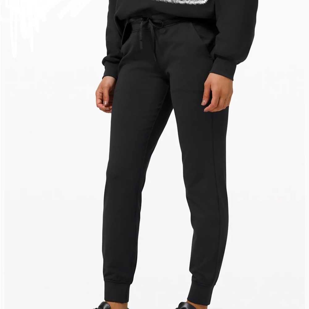 Ready to Rulu Slim-Fit
High-Rise Jogger
Full Length